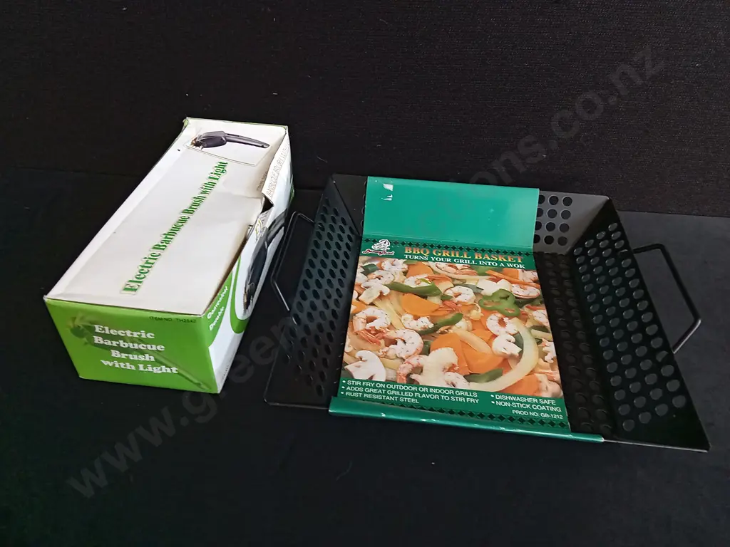 PAIR OF BRAND NEW BBQ ITEMS, INCLUDING GRILL BASKET, AND ELECTRIC BBQ BRUSH WITH LIGHT Image 1++