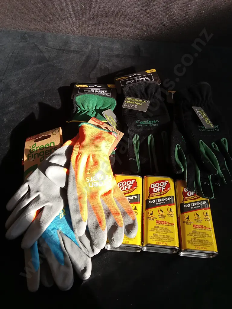 5 PAIRS OF GLOVES AND 3 CANS OF GOOF OFF Image 1++