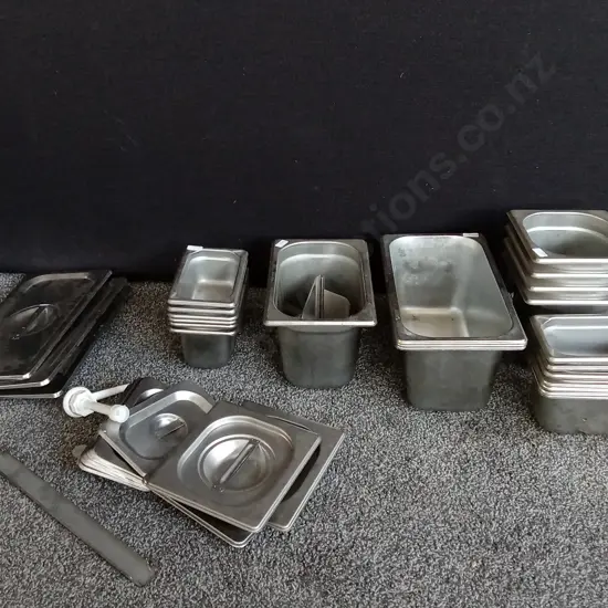 LOT OF STAINLESS STEEL GASTRONORM PANS & LIDS