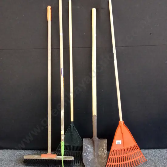 5 GARDEN TOOLS