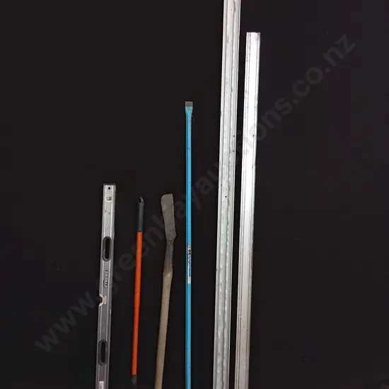 MIX OF TOOLS AND MATERIAL, HIGHEST IS 240CM