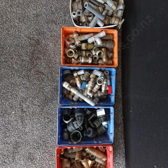 COLLECTION OF VARIOUS PLUMBING PARTS