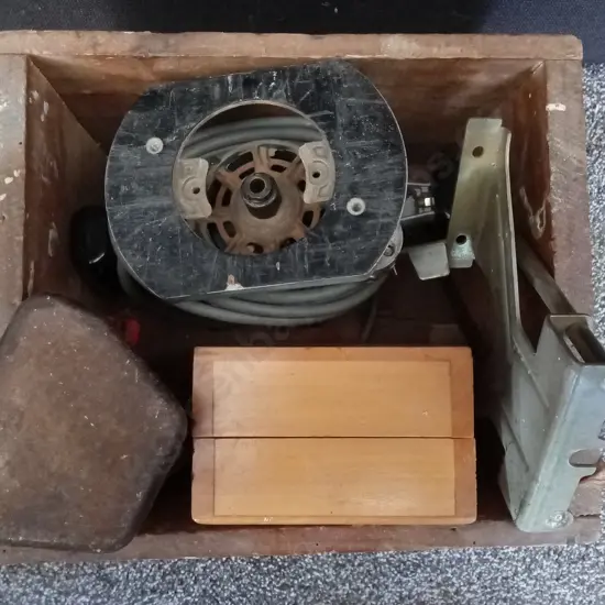 ROUTER TOOL WITH PIECE SET