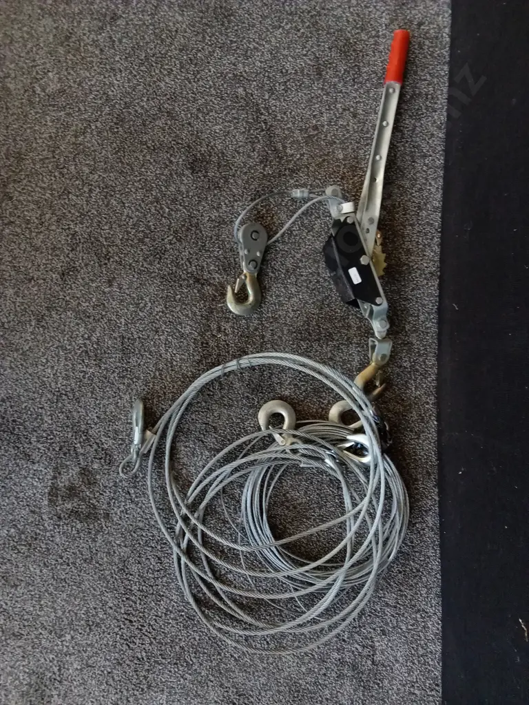 HEAVY DUTY CABLE PULLER/WINCH Image 1++