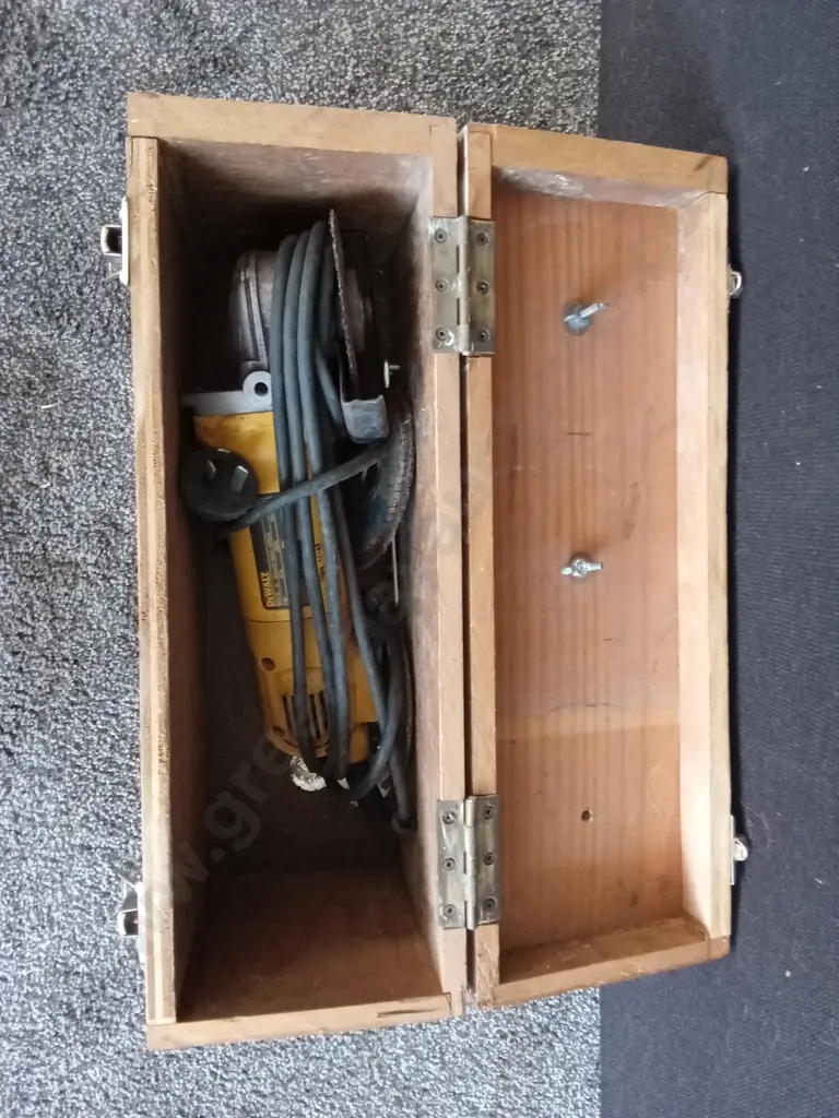DEWALT ANGLE GRINDER Image 1++
