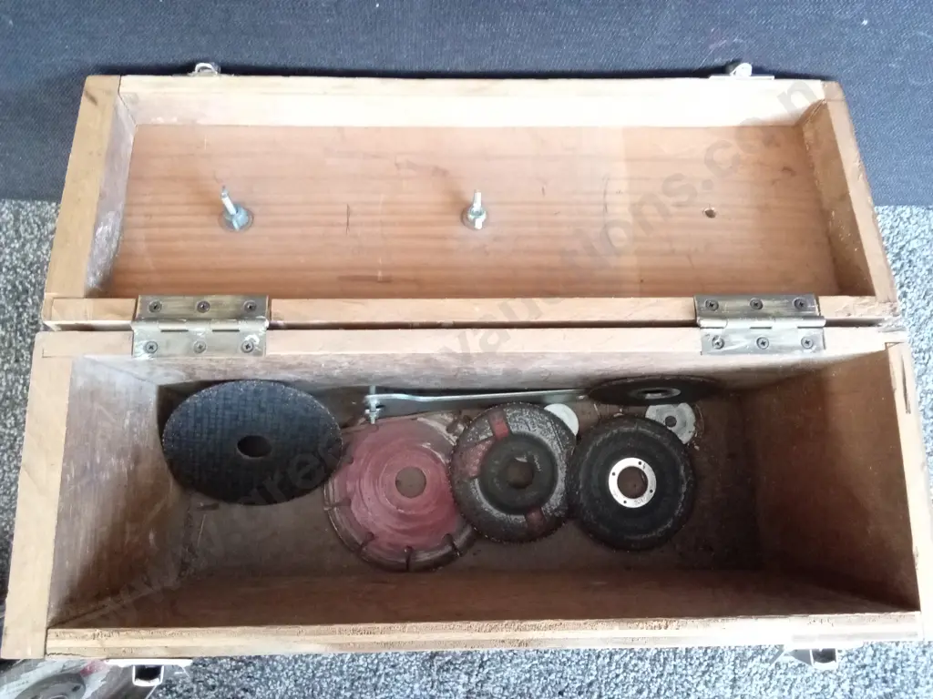 DEWALT ANGLE GRINDER Image 1++
