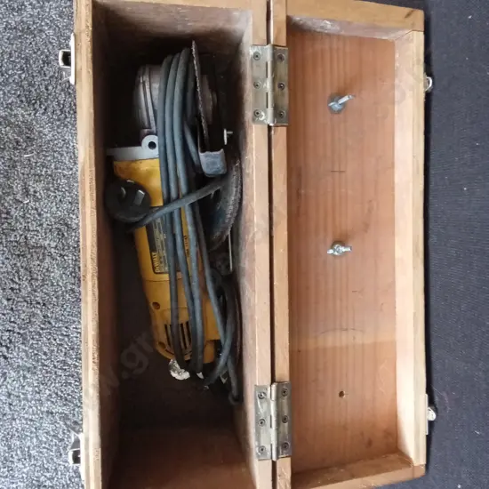 DEWALT ANGLE GRINDER