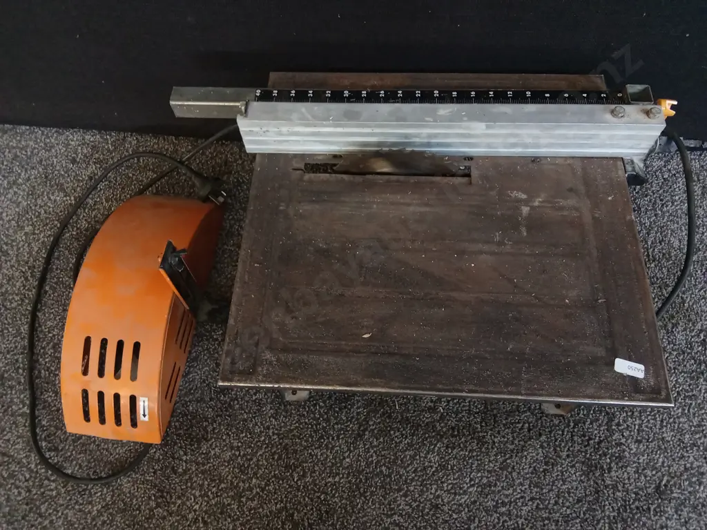 RYOBI TILE CUTTER Image 1++
