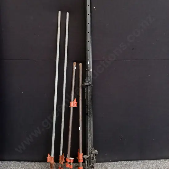 PIPE CLAMPS, TALLEST HEIGHT 189CM