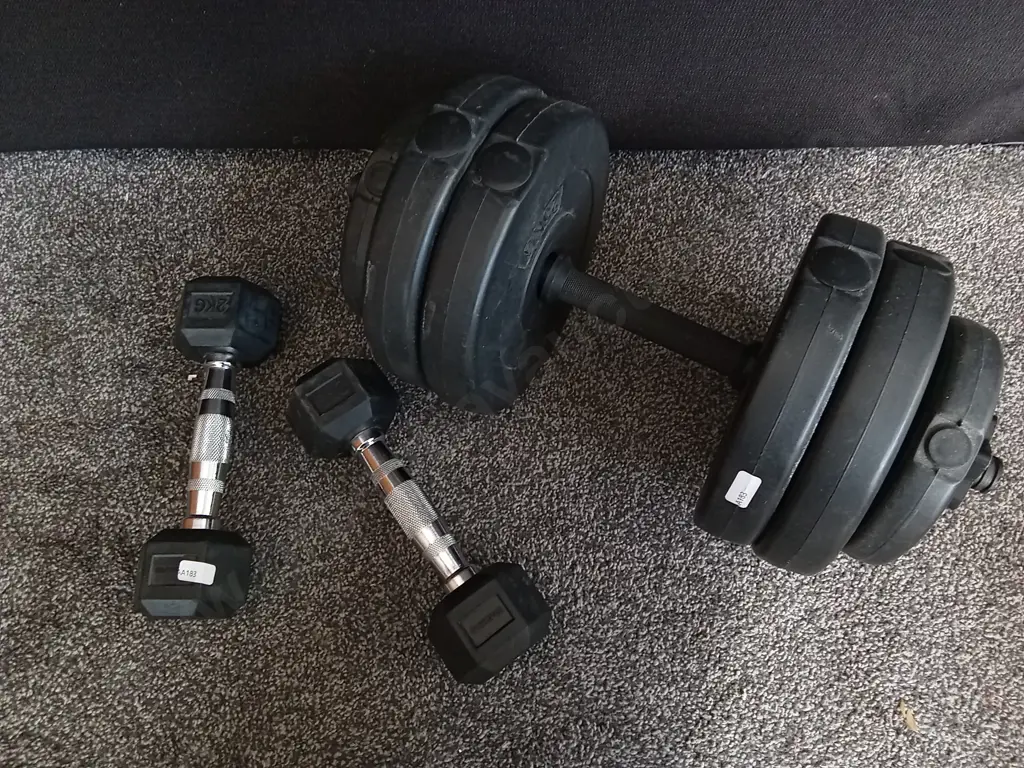 DUMBBELL SET, 2 X 2KG AND 1 ADJUSTABLE. Image 1++