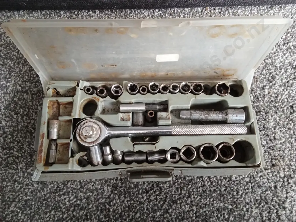 SOCKET SET WITH RATCHET Image 1++