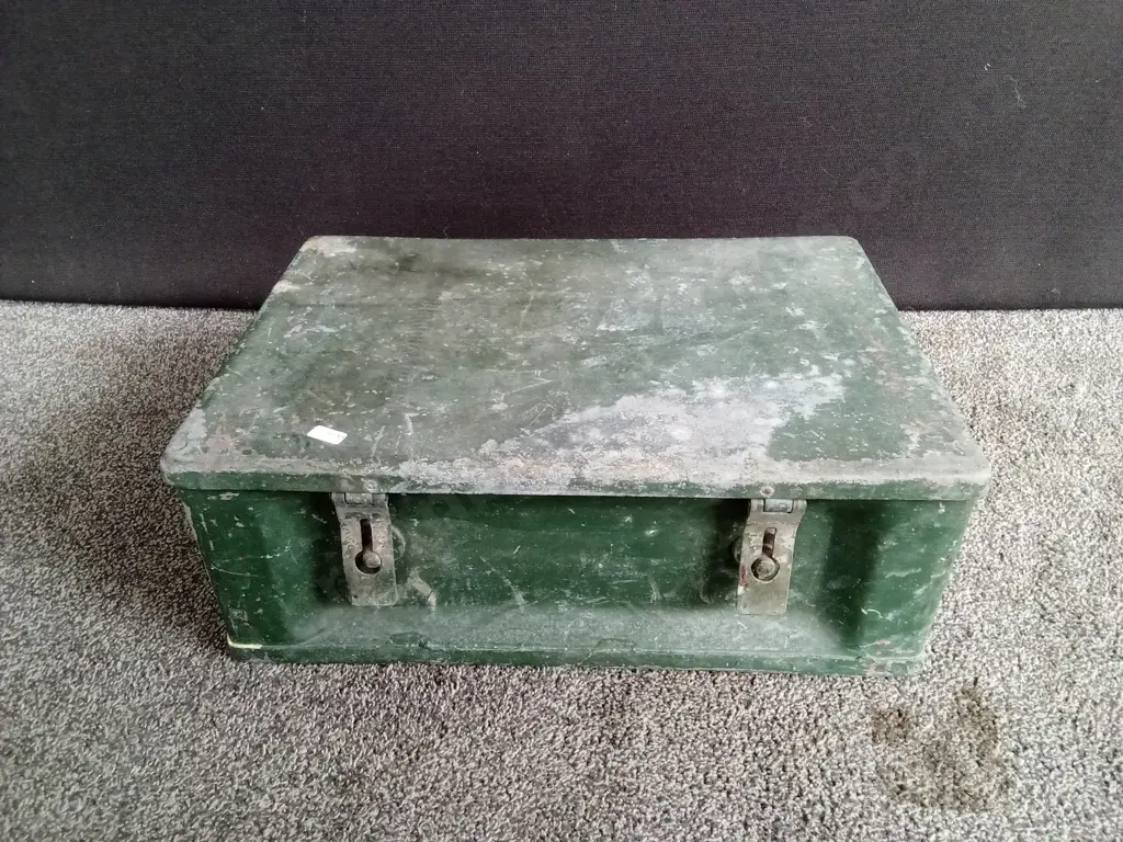 VINTAGE GREEN METAL BOX, L 52CM X W 36CM X H 20CM Image 1++