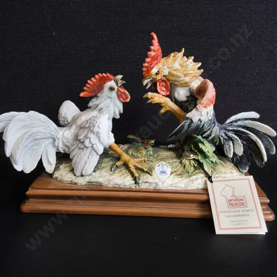VINTAGE PORCELLANE PRINCIPE "FIGHTING ROOSTERS " ITALIAN CAPODIMONTE FIGURINE ON WOOD BASE, W 30 CM
