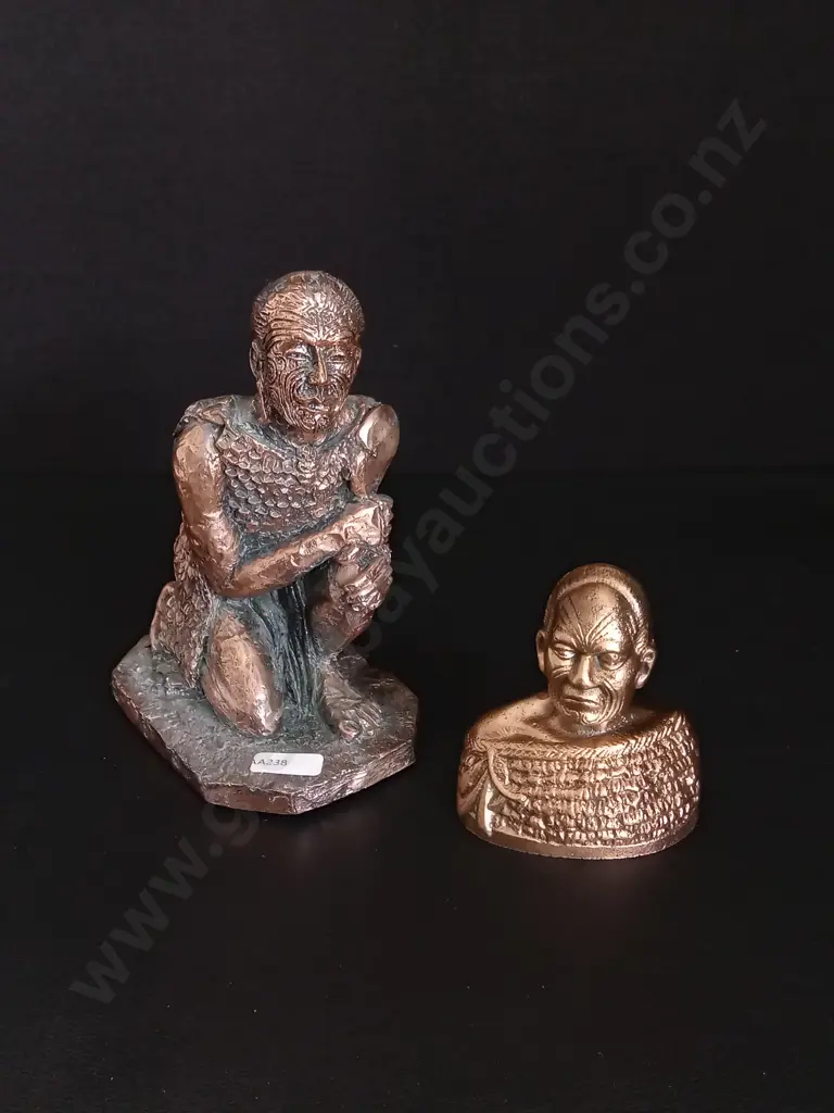 2 DECORATIVE MĀORI FIGURES 1 IS BRASS TALLEST H18CM Image 1++