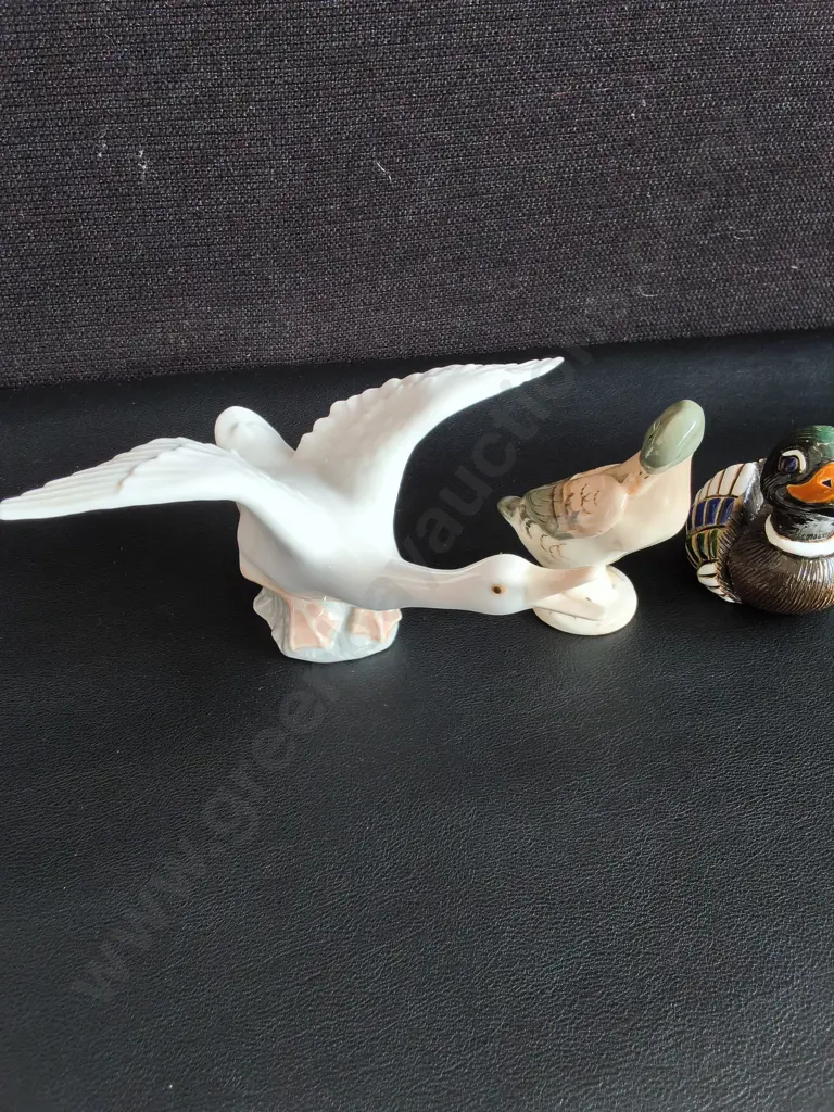 4 DECORATIVE DUCK FIGURINES, TALLEST H 7.5 CM Image 1++