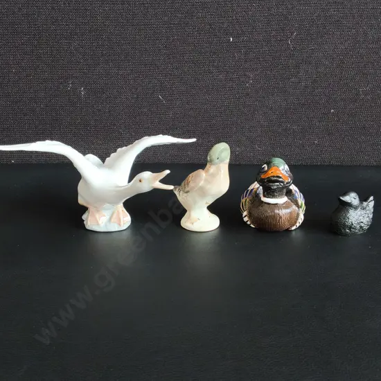 4 DECORATIVE DUCK FIGURINES, TALLEST H 7.5 CM