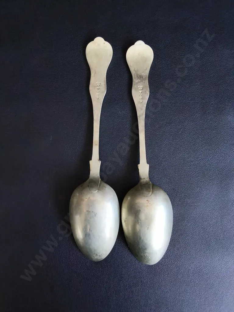 VINTAGE PAIR OF STERLING SILVER SPOONS, WEIGHS APPROX 70 GRAMS Image 1++