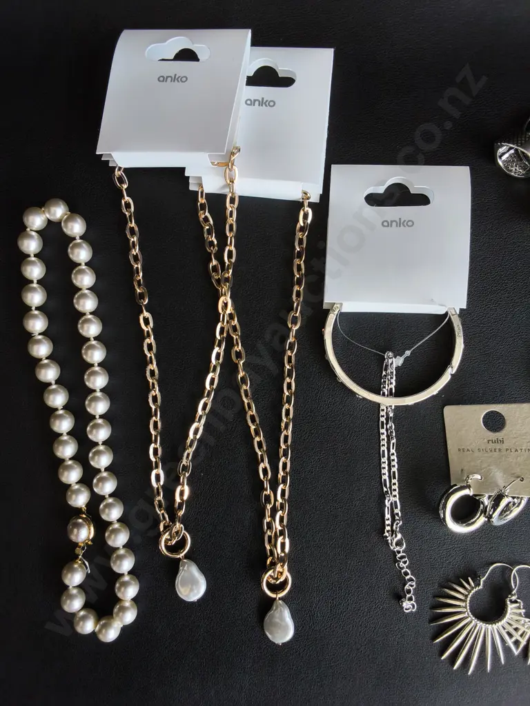 MIX OF JEWELLRY Image 1++