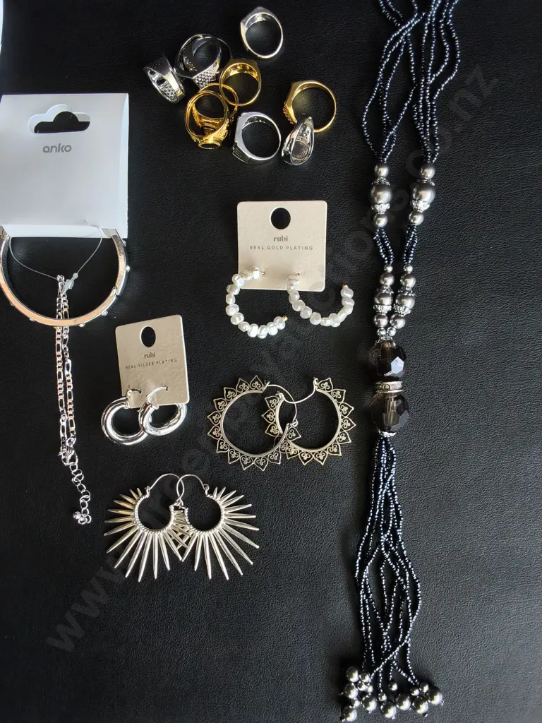 MIX OF JEWELLRY Image 1++
