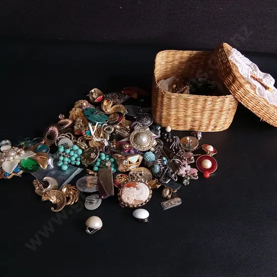 MIX OF JEWELLERY