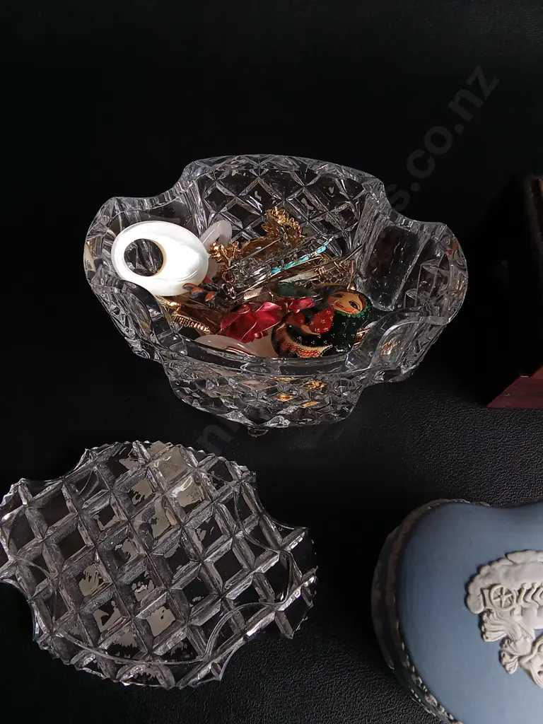 3 TRINKET BOXES INCLUDING CONTENTS Image 1++