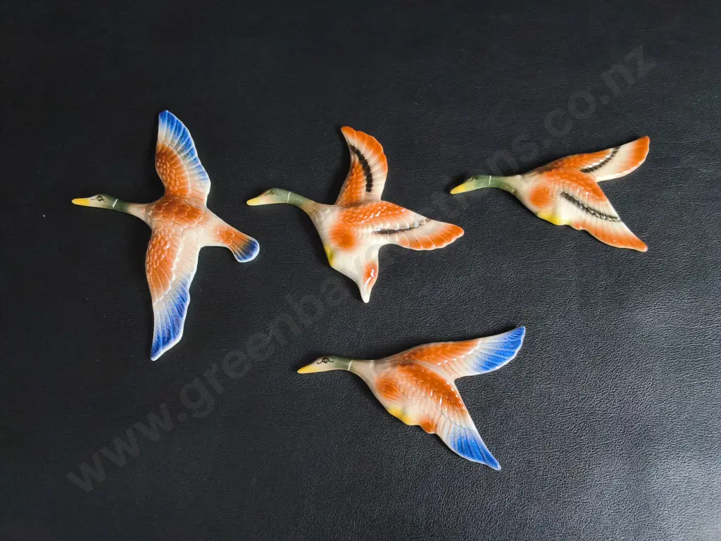 4 VINTAGE CERAMIC FLYING WALL DUCKS, WIDEST W 11 CM Image 1++