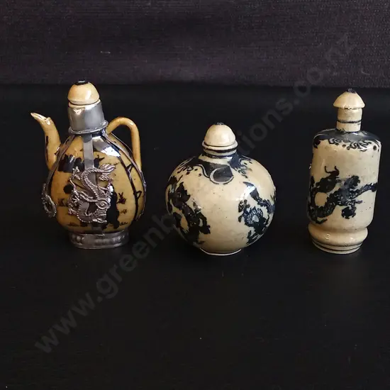 TRIO OF VINTAGE CHINESE PORCELAIN SNUFF BOTTLES, TALLEST H 8 CM