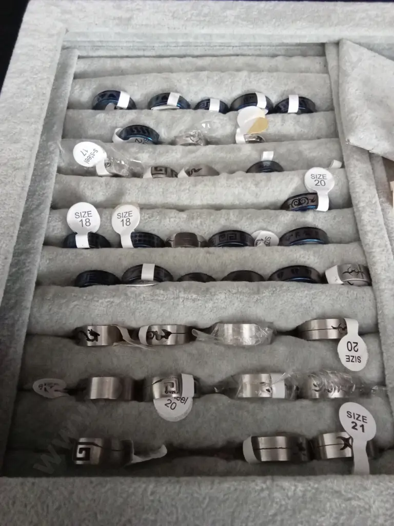 JEWELLERY CASE WITH CONTENTS Image 1++