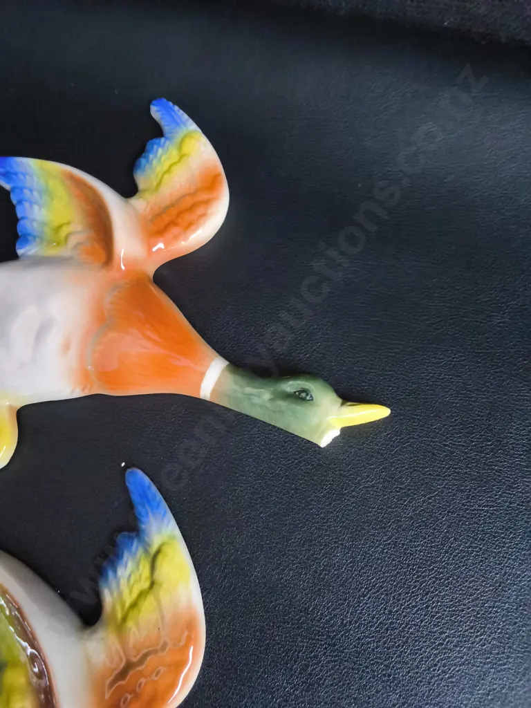 4 VINTAGE CERAMIC FLYING WALL DUCKS, WIDEST W 20 CM, ONE DUCK DAMAGED (PICTURED) Image 1++