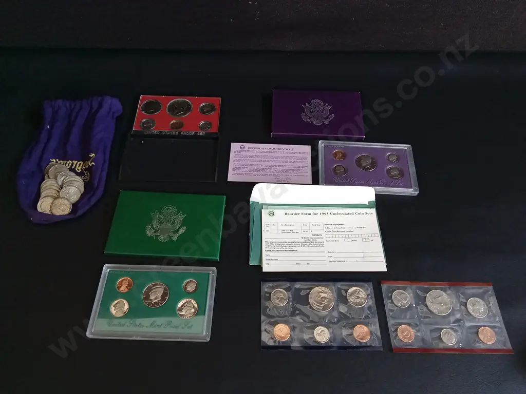 VINTAGE US MINT PROOF AND UNCIRCULATED COIN COLLECTION SETS, AND LOOSE COINS Image 1++