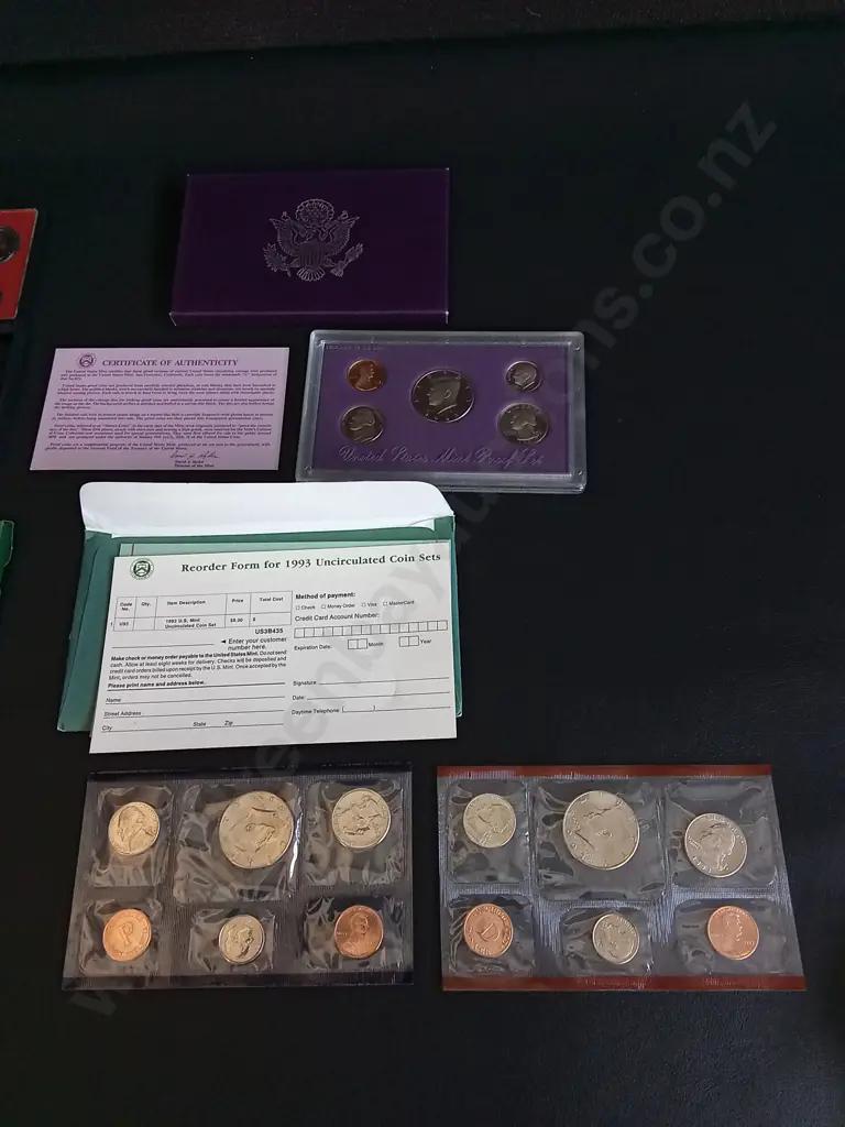 VINTAGE US MINT PROOF AND UNCIRCULATED COIN COLLECTION SETS, AND LOOSE COINS Image 1++