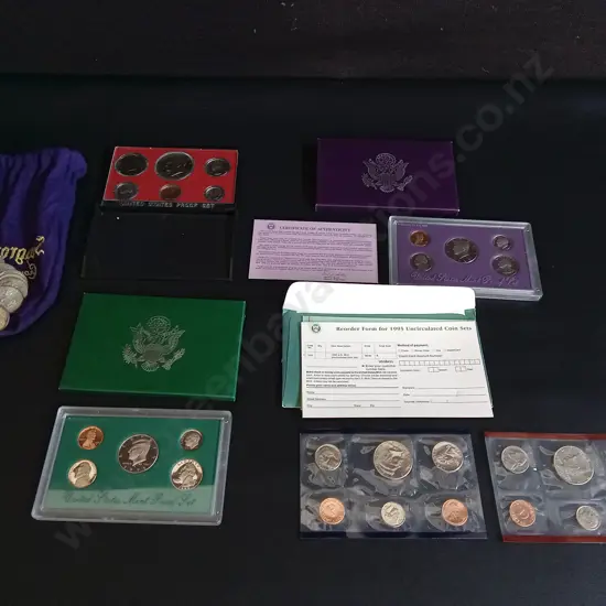 VINTAGE US MINT PROOF AND UNCIRCULATED COIN COLLECTION SETS, AND LOOSE COINS