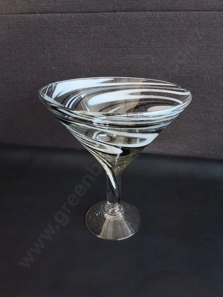 3 PIECES VINTAGE ART GLASS, INCLUDING LARGE HAND BLOWN MARTINI GLASS AND MURANO STYLE CONSOLE BOWL, TALLEST H 20.5 CM Image 1++