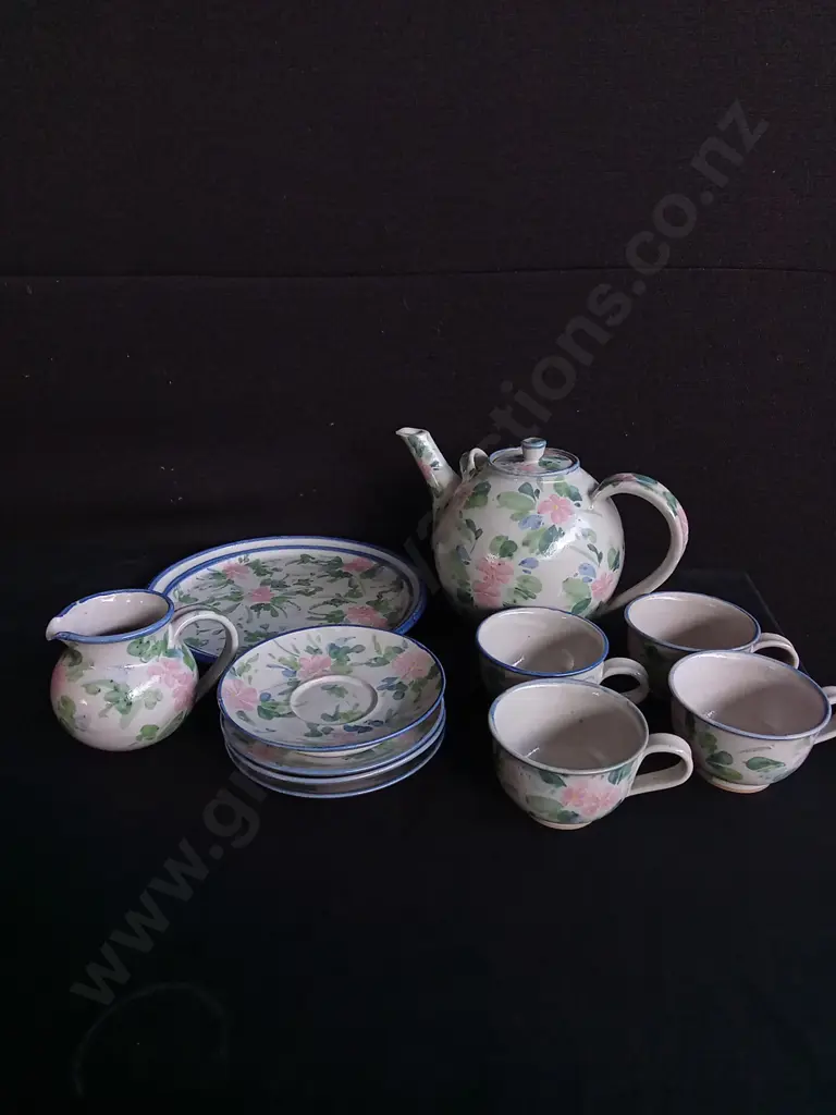 11 PIECE POTTERY TEA SET Image 1++