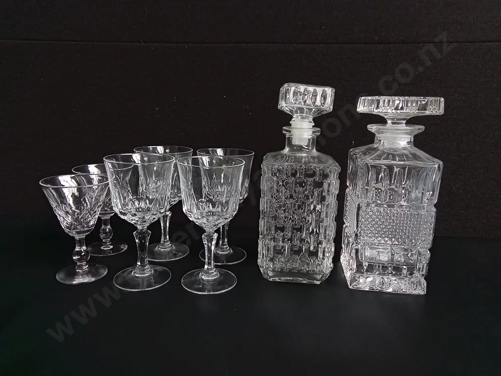 MIX OF GLASSWARE, INCLUDING PAIR OF STUART ENGLAND SHERRY GLASSES, 8 PIECES, TALLEST H 23 CM Image 1++