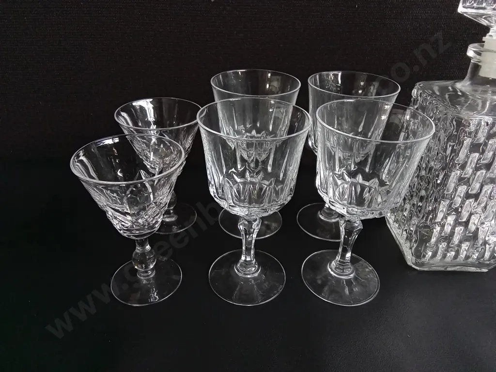 MIX OF GLASSWARE, INCLUDING PAIR OF STUART ENGLAND SHERRY GLASSES, 8 PIECES, TALLEST H 23 CM Image 1++