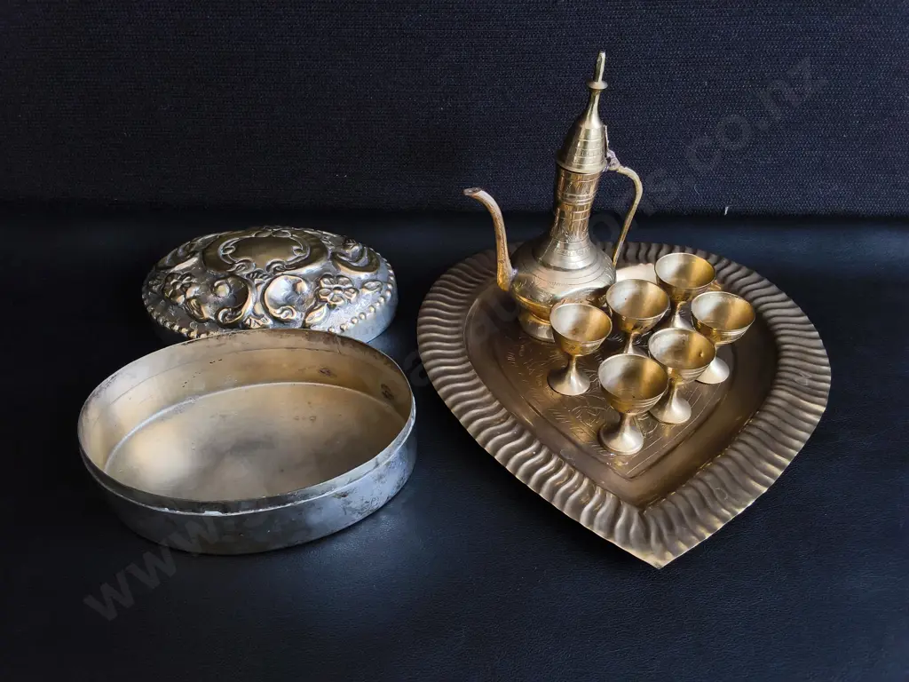 VINTAGE BRASS MINIATURE TEA & LICQUEUR SET, ENGRAVED HEART TRAY, AND EMBOSSED TRINKET BOX, TRAY W 26 CM Image 1++