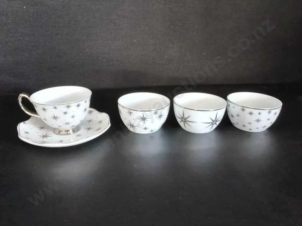 PORCELAIN 5 PIECE TEA SET Image 1++