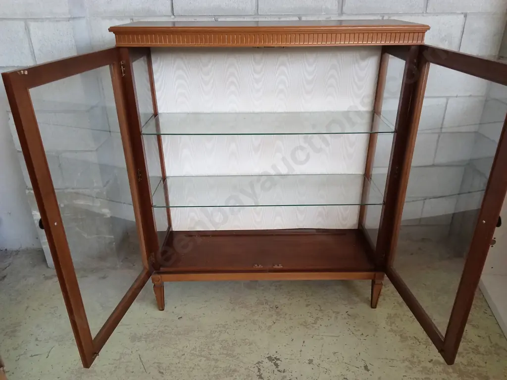 WOODEN DISPLAY CABINET WITH TWO GLASS SHELVES, H 130CM X L 111CM X D 37CM Image 1++