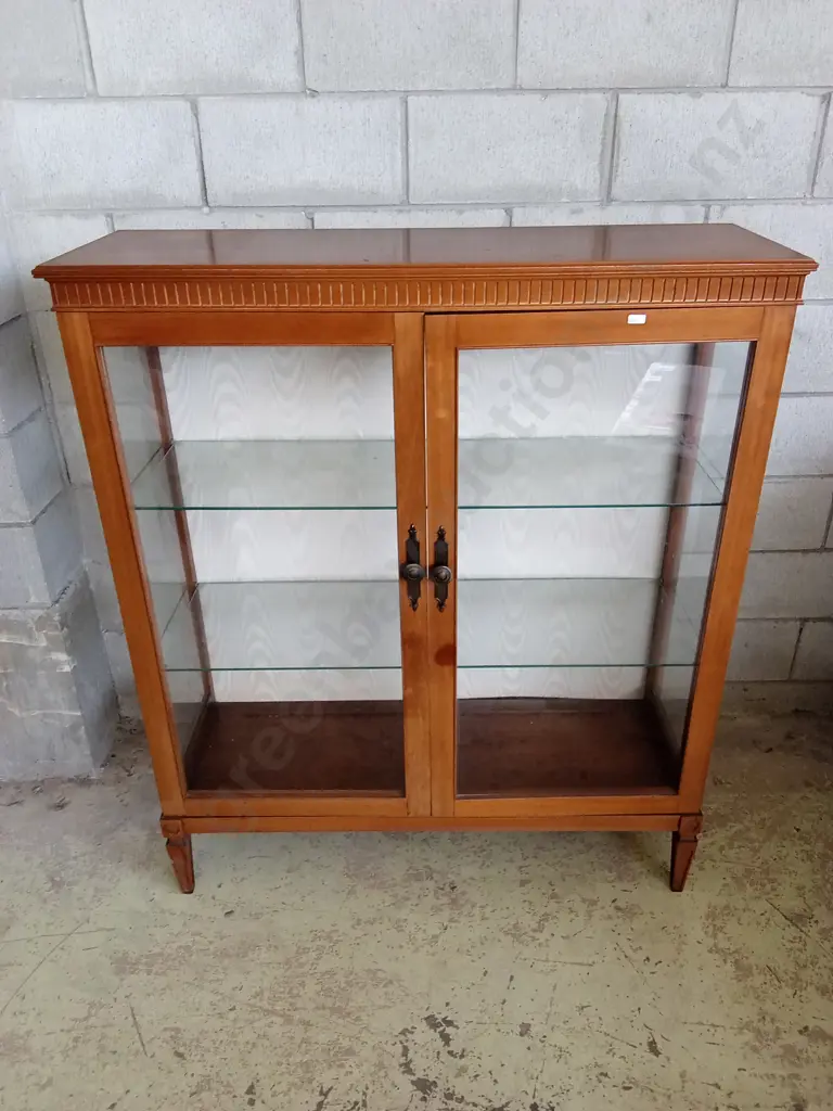 WOODEN DISPLAY CABINET WITH TWO GLASS SHELVES, H 130CM X L 111CM X D 37CM Image 1++