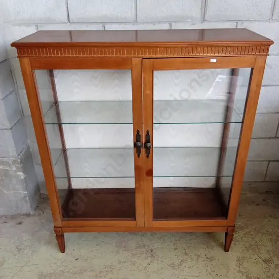 WOODEN DISPLAY CABINET WITH TWO GLASS SHELVES, H 130CM X L 111CM X D 37CM