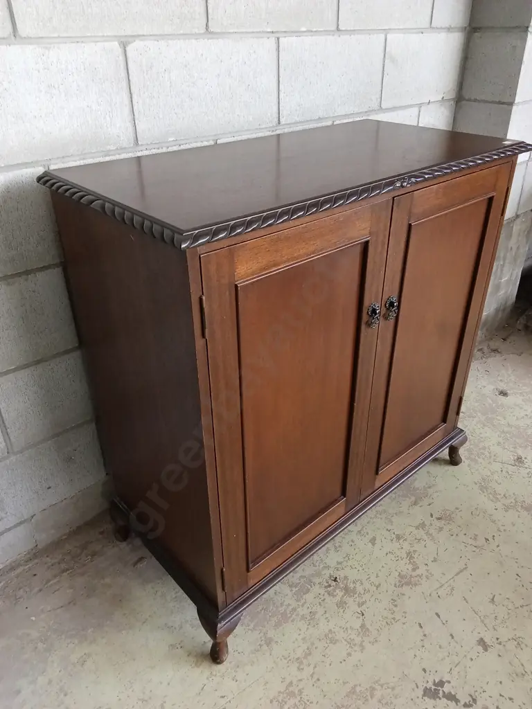 VINTAGE WOODEN 2-DOOR CABINET, H 92CM X L 90CM X D 45CM Image 1++