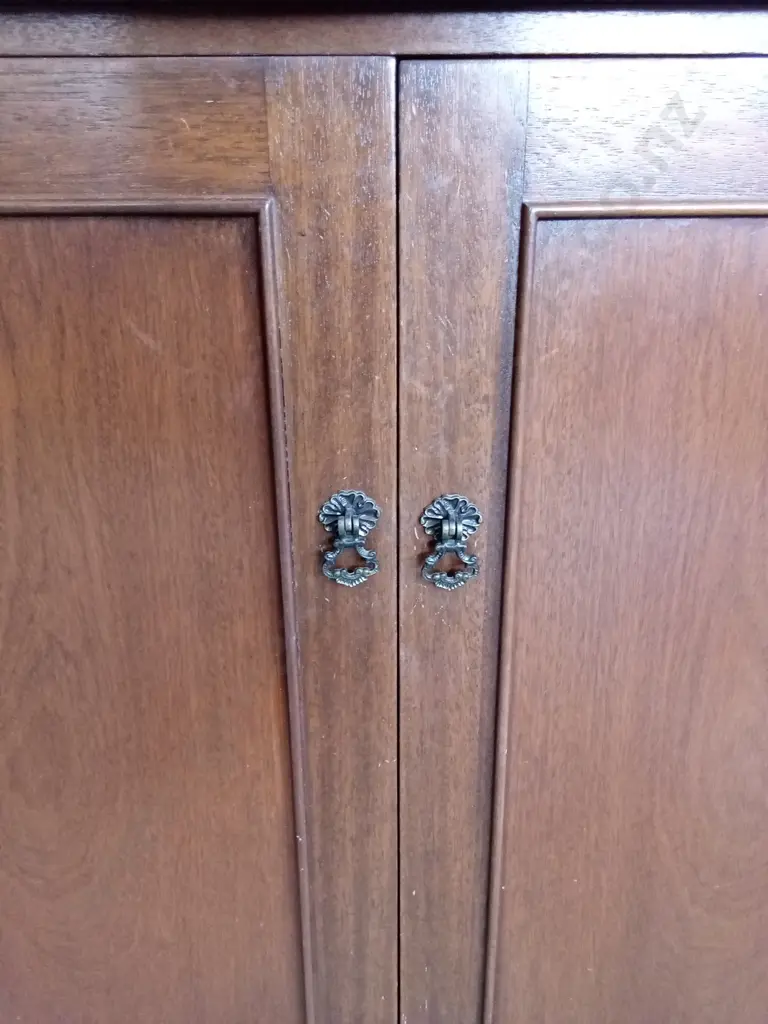 VINTAGE WOODEN 2-DOOR CABINET, H 92CM X L 90CM X D 45CM Image 1++