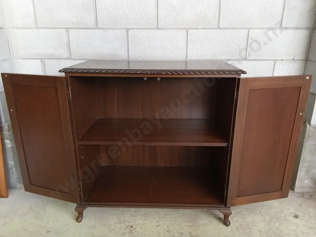 VINTAGE WOODEN 2-DOOR CABINET, H 92CM X L 90CM X D 45CM Image 1++
