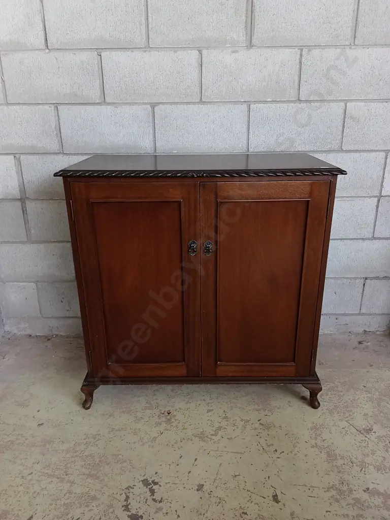 VINTAGE WOODEN 2-DOOR CABINET, H 92CM X L 90CM X D 45CM Image 1++