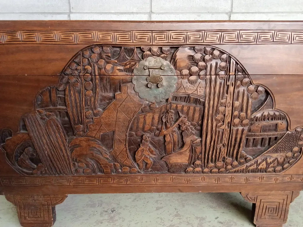 LARGE HANDCARVED WOODEN CHEST, H 60CM X L 101CM X D 50CM Image 1++
