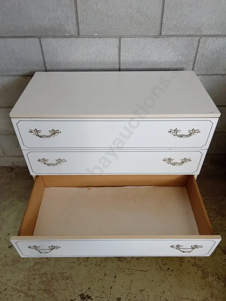 WHITE 4 DRAWER DRESSER, H 77CM X L 80CM X D 40 Image 1++