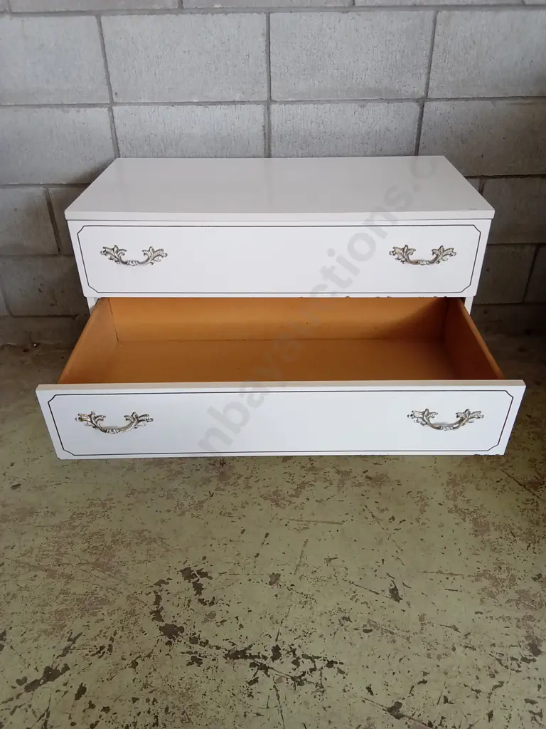 WHITE 3 DRAWER DRESSER, H 60CM X L 80CM X D 40CM Image 1++