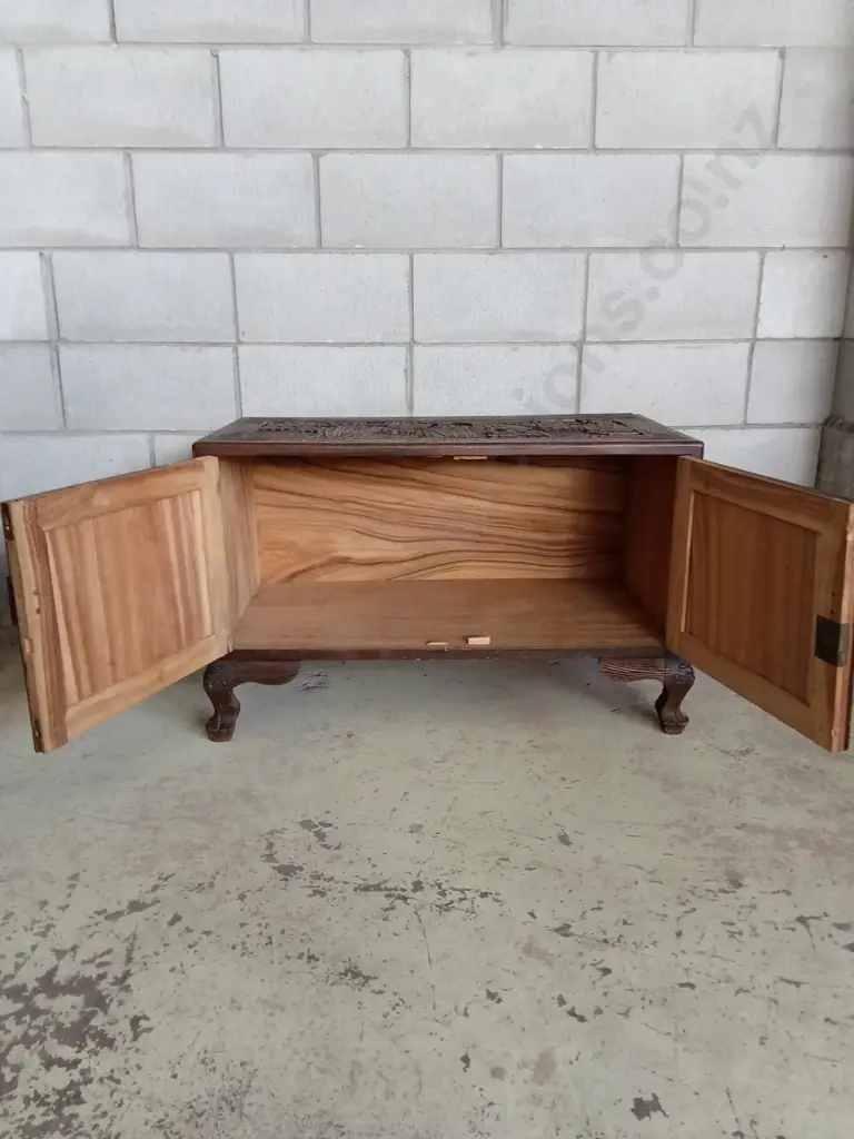 VINTAGE CARVED WOOD SIDEBOARD, H 56CM X L 89CM X D 45CM Image 1++