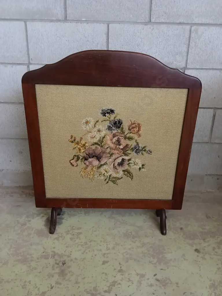 WOOD FIREPLACE SCREEN WITH FLORAL TAPESTRY, 68CM X 76CM Image 1++